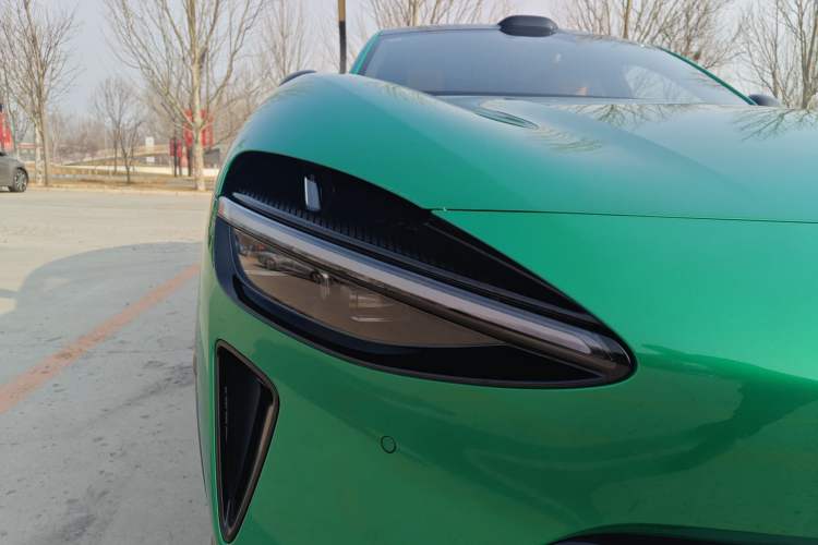Used Xiaomi Auto YU7 2025 Ultra-Long Range High-Performance All-Wheel-Drive Max Edition Right Front Headlight