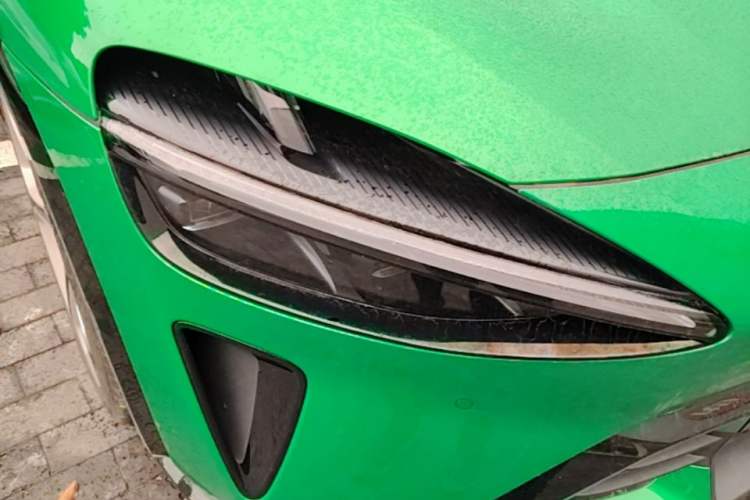 Used Xiaomi Auto YU7 2025 Ultra-Long Range High-Performance All-Wheel-Drive Max Edition Right Front Headlight