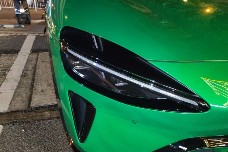 Used Xiaomi Auto YU7 2025 Ultra-Long Range High-Performance All-Wheel-Drive Max Edition Right Front Headlight