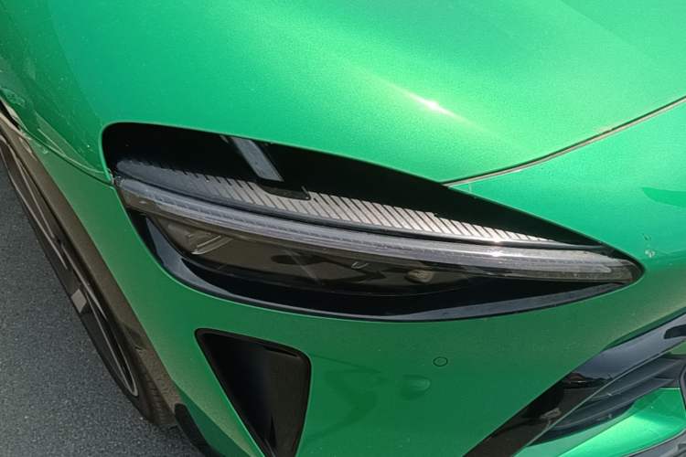Used Xiaomi Auto YU7 2025 Ultra-Long Range High-Performance All-Wheel-Drive Max Edition Right Front Headlight