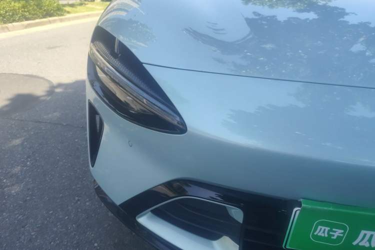 Used Xiaomi Auto YU7 2025 Ultra-Long Range Rear-Wheel Drive Version Right Front Headlight