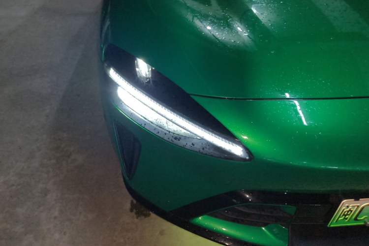Used Xiaomi Auto YU7 2025 Ultra-Long Range All-Wheel Drive Pro Version Right Front Headlight