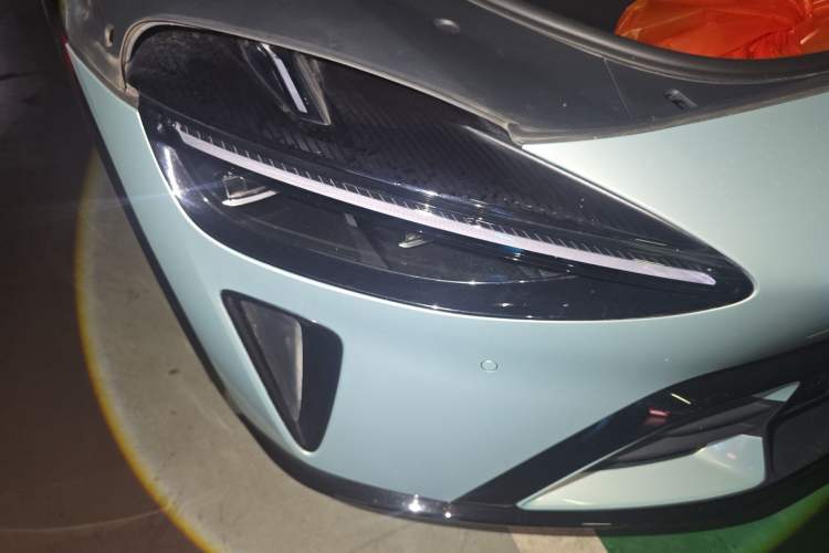 Used Xiaomi Auto YU7 2025 Ultra-Long Range All-Wheel Drive Pro Version Right Front Headlight