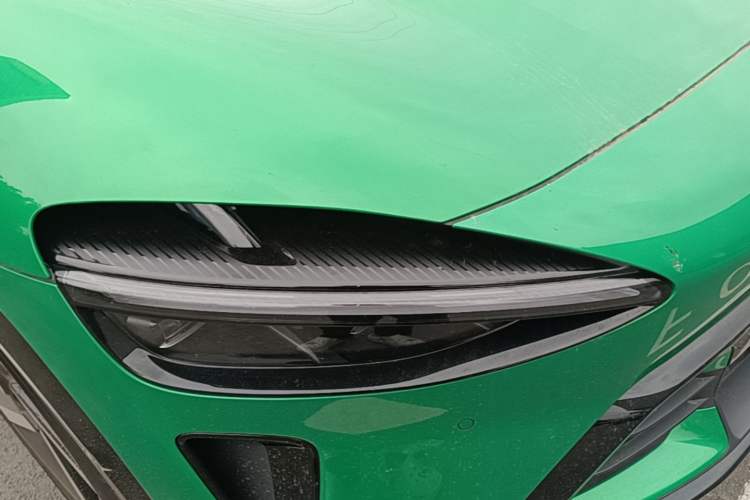 Used Xiaomi Auto YU7 2025 Ultra-Long Range High-Performance All-Wheel-Drive Max Edition Right Front Headlight