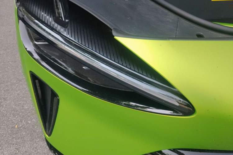 Used Xiaomi Auto YU7 2025 Ultra-Long Range High-Performance All-Wheel-Drive Max Edition Right Front Headlight