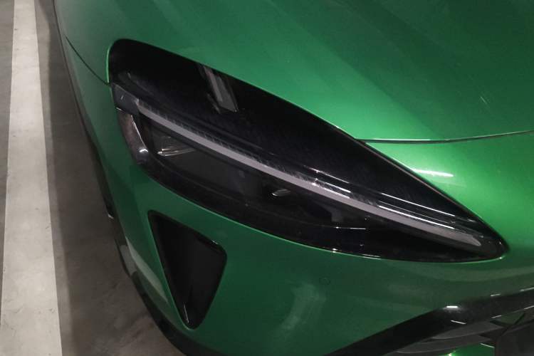 Used Xiaomi Auto YU7 2025 Ultra-Long Range High-Performance All-Wheel-Drive Max Edition Right Front Headlight