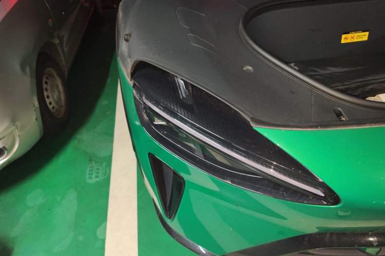 Used Xiaomi Auto YU7 2025 Ultra-Long Range Rear-Wheel Drive Version Right Front Headlight