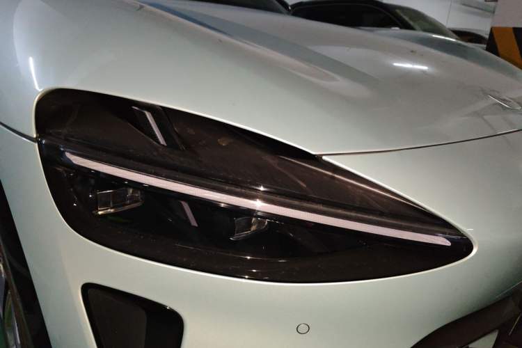 Used Xiaomi Auto YU7 2025 Ultra-Long Range High-Performance All-Wheel-Drive Max Edition Right Front Headlight