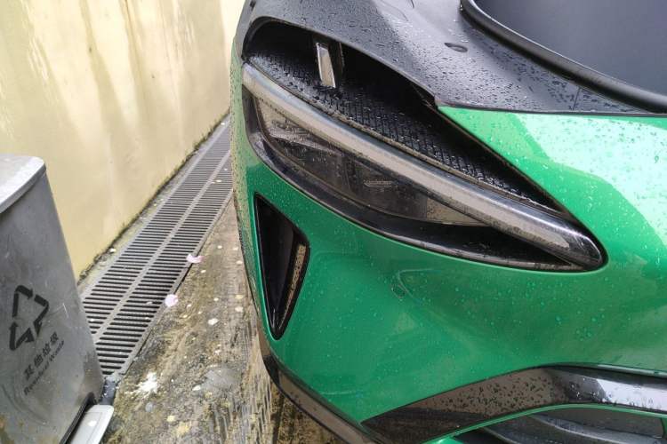 Used Xiaomi Auto YU7 2025 Ultra-Long Range High-Performance All-Wheel-Drive Max Edition Right Front Headlight