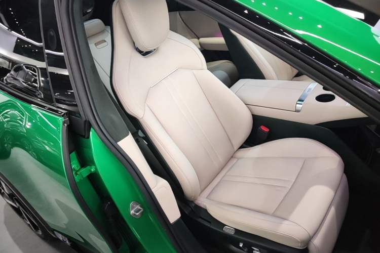 Used Xiaomi Auto YU7 2025 Ultra-Long Range High-Performance All-Wheel-Drive Max Edition Right Front Seat
