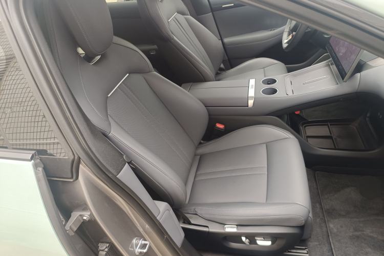 Used Xiaomi Auto YU7 2025 Ultra-Long Range Rear-Wheel Drive Version Right Front Seat