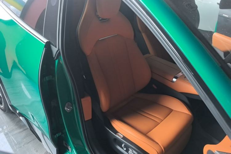 Used Xiaomi Auto YU7 2025 Ultra-Long Range High-Performance All-Wheel-Drive Max Edition Right Front Seat