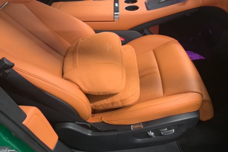 Used Xiaomi Auto YU7 2025 Ultra-Long Range High-Performance All-Wheel-Drive Max Edition Right Front Seat