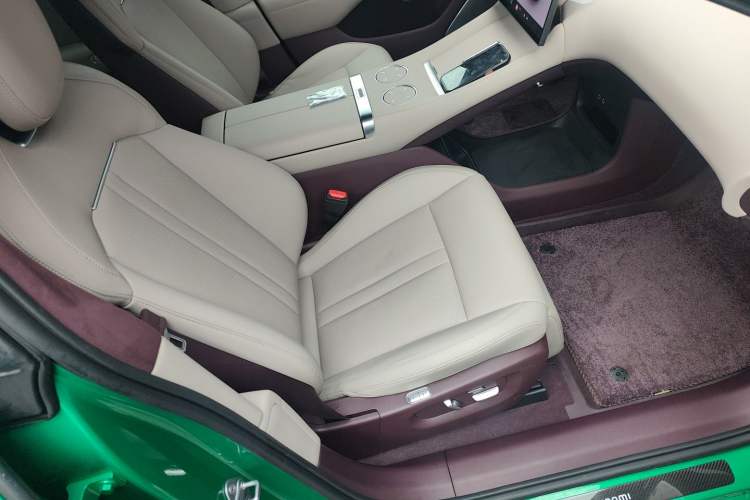 Used Xiaomi Auto YU7 2025 Ultra-Long Range High-Performance All-Wheel-Drive Max Edition Right Front Seat