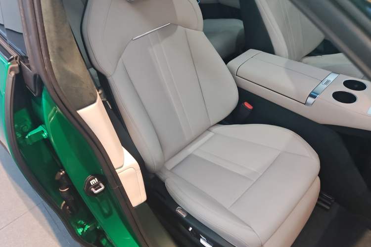 Used Xiaomi Auto YU7 2025 Ultra-Long Range High-Performance All-Wheel-Drive Max Edition Right Front Seat