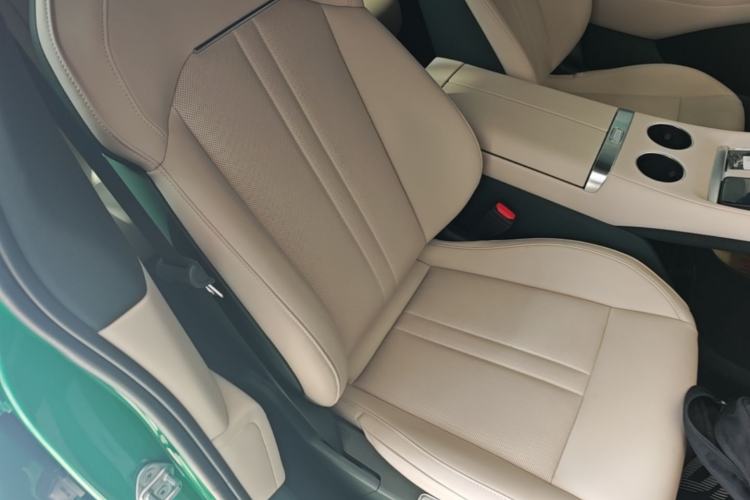 Used Xiaomi Auto YU7 2025 Ultra-Long Range Rear-Wheel Drive Version Right Front Seat