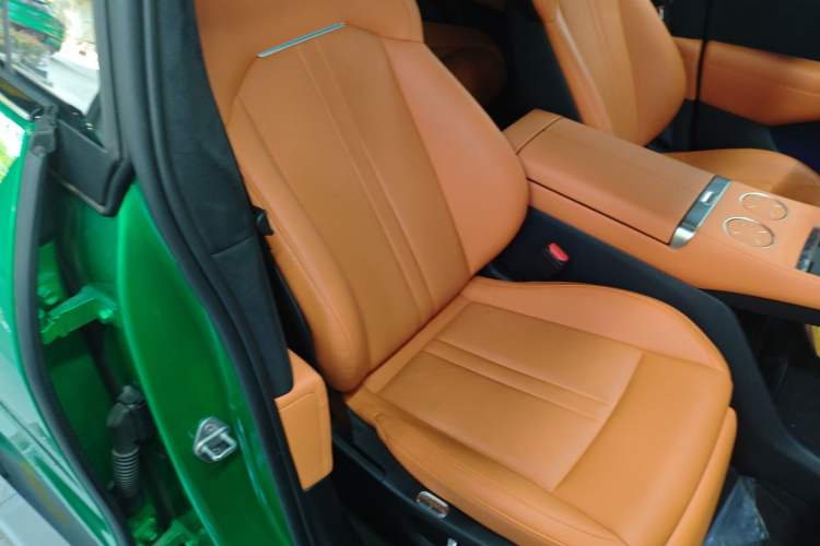 Used Xiaomi Auto YU7 2025 Ultra-Long Range High-Performance All-Wheel-Drive Max Edition Right Front Seat