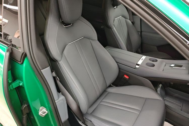 Used Xiaomi Auto YU7 2025 Ultra-Long Range Rear-Wheel Drive Version Right Front Seat