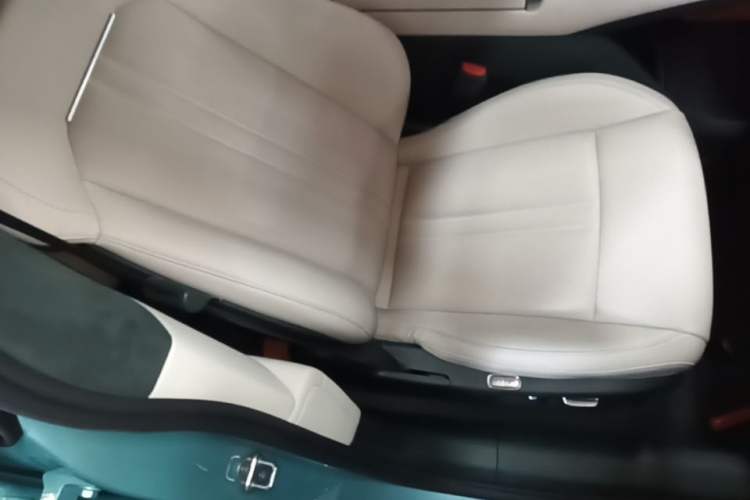Used Xiaomi Auto YU7 2025 Ultra-Long Range High-Performance All-Wheel-Drive Max Edition Right Front Seat