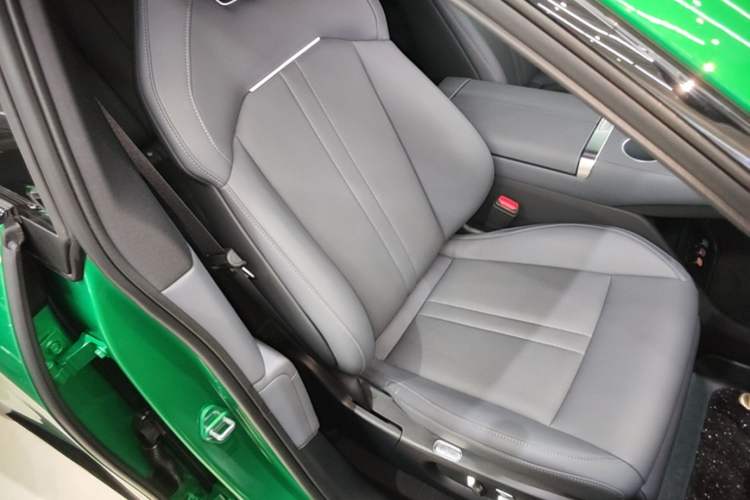 Used Xiaomi Auto YU7 2025 Ultra-Long Range Rear-Wheel Drive Version Right Front Seat