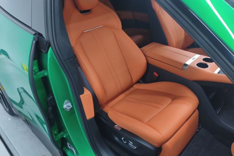 Used Xiaomi Auto YU7 2025 Ultra-Long Range High-Performance All-Wheel-Drive Max Edition Right Front Seat