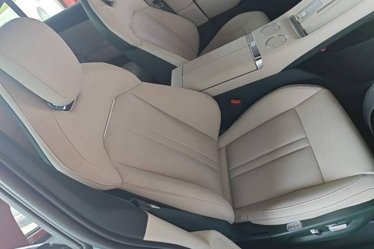 Used Xiaomi Auto YU7 2025 Ultra-Long Range All-Wheel Drive Pro Version Right Front Seat