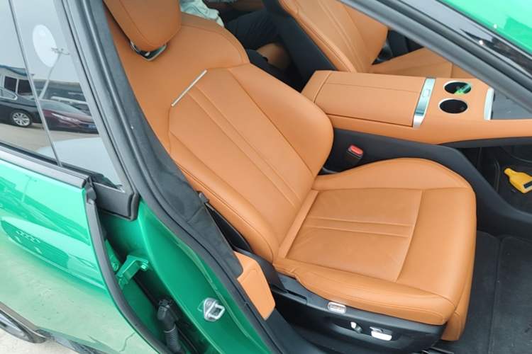Used Xiaomi Auto YU7 2025 Ultra-Long Range High-Performance All-Wheel-Drive Max Edition Right Front Seat