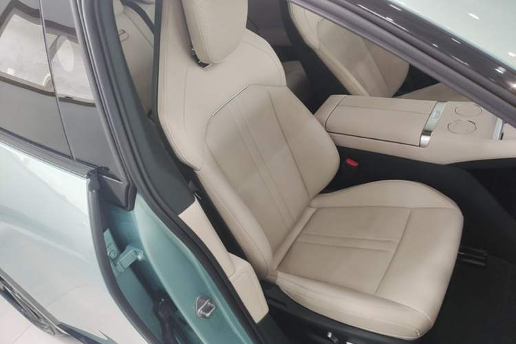Used Xiaomi Auto YU7 2025 Ultra-Long Range Rear-Wheel Drive Version Right Front Seat