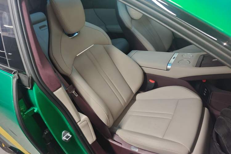 Used Xiaomi Auto YU7 2025 Ultra-Long Range High-Performance All-Wheel-Drive Max Edition Right Front Seat