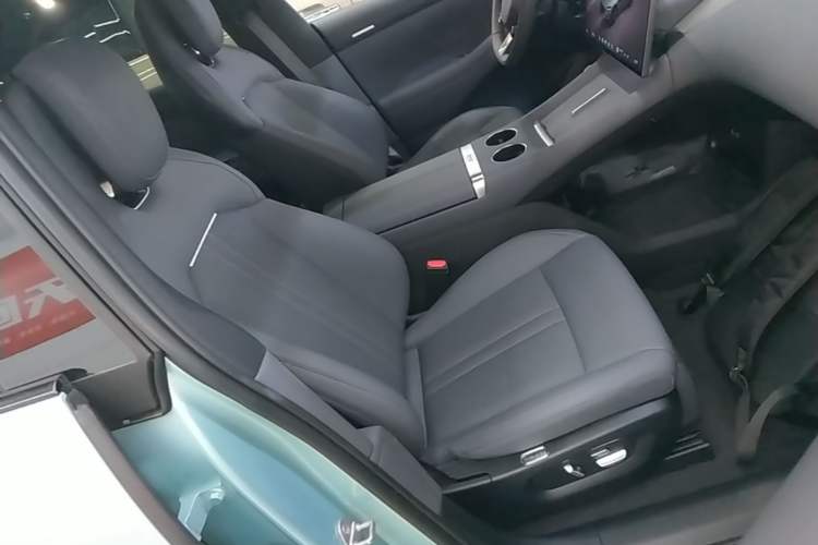 Used Xiaomi Auto YU7 2025 Ultra-Long Range Rear-Wheel Drive Version Right Front Seat