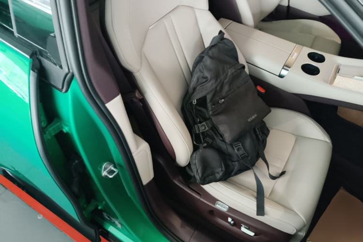 Used Xiaomi Auto YU7 2025 Ultra-Long Range Rear-Wheel Drive Version Right Front Seat