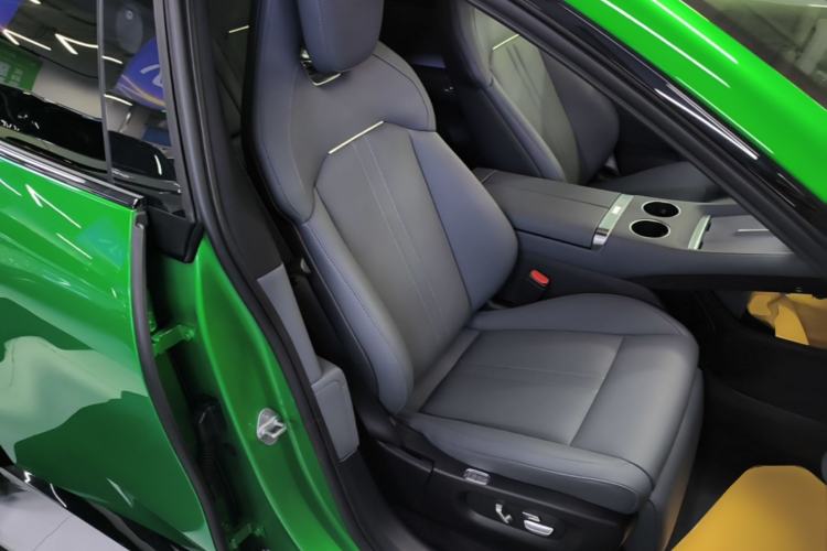 Used Xiaomi Auto YU7 2025 Ultra-Long Range Rear-Wheel Drive Version Right Front Seat