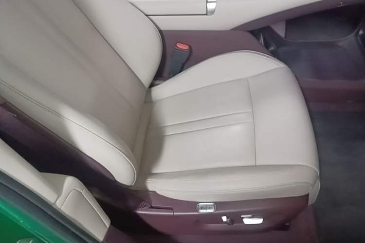 Used Xiaomi Auto YU7 2025 Ultra-Long Range High-Performance All-Wheel-Drive Max Edition Right Front Seat