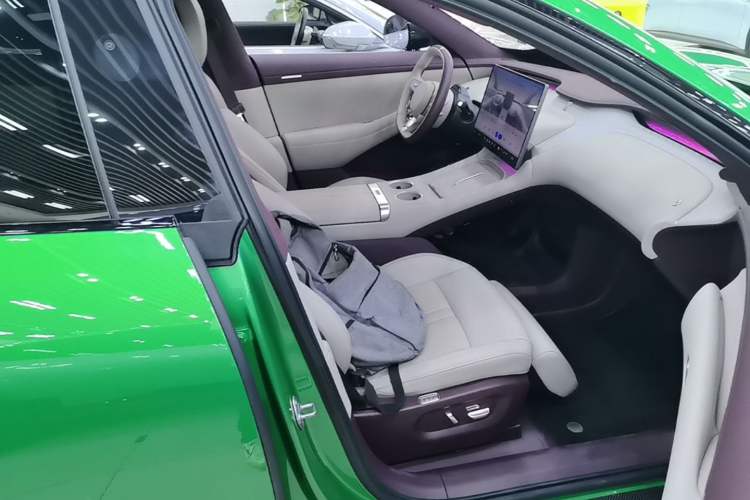 Used Xiaomi Auto YU7 2025 Ultra-Long Range High-Performance All-Wheel-Drive Max Edition Right Front Seat