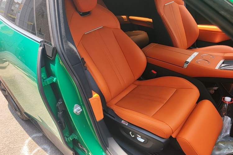 Used Xiaomi Auto YU7 2025 Ultra-Long Range High-Performance All-Wheel-Drive Max Edition Right Front Seat