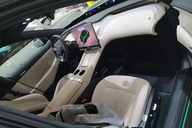 Used Xiaomi Auto YU7 2025 Ultra-Long Range High-Performance All-Wheel-Drive Max Edition Right Front Seat
