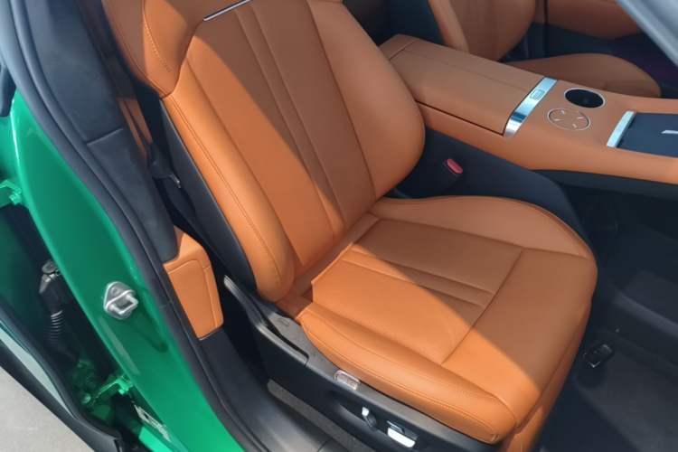 Used Xiaomi Auto YU7 2025 Ultra-Long Range High-Performance All-Wheel-Drive Max Edition Right Front Seat