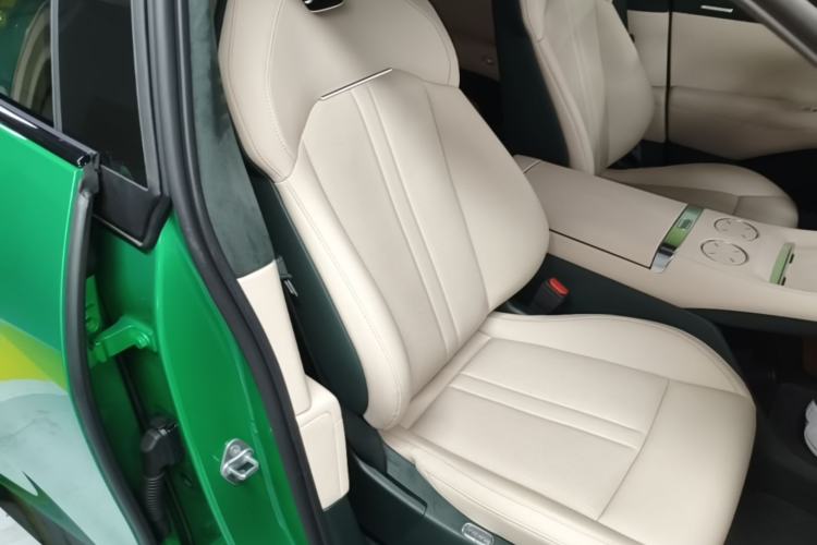Used Xiaomi Auto YU7 2025 Ultra-Long Range High-Performance All-Wheel-Drive Max Edition Right Front Seat