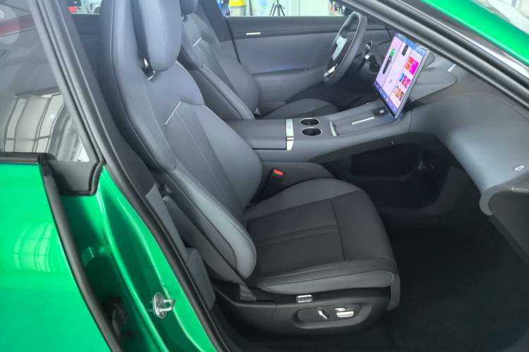 Used Xiaomi Auto YU7 2025 Ultra-Long Range Rear-Wheel Drive Version Right Front Seat