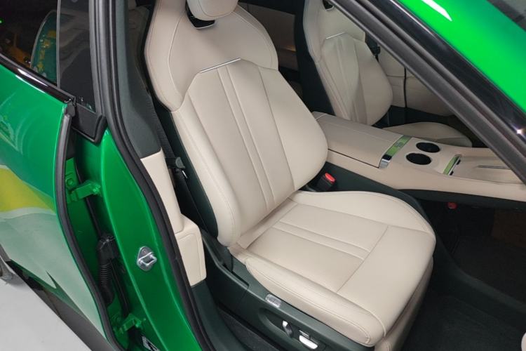 Used Xiaomi Auto YU7 2025 Ultra-Long Range Rear-Wheel Drive Version Right Front Seat