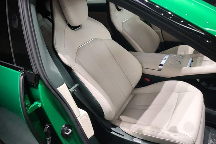 Used Xiaomi Auto YU7 2025 Ultra-Long Range High-Performance All-Wheel-Drive Max Edition Right Front Seat