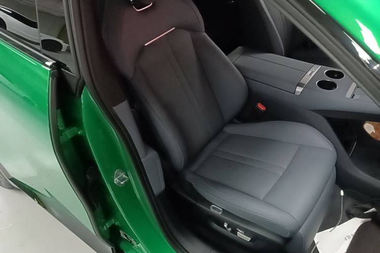 Used Xiaomi Auto YU7 2025 Ultra-Long Range Rear-Wheel Drive Version Right Front Seat