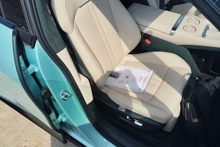 Used Xiaomi Auto YU7 2025 Ultra-Long Range Rear-Wheel Drive Version Right Front Seat