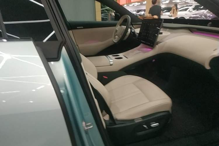 Used Xiaomi Auto YU7 2025 Ultra-Long Range High-Performance All-Wheel-Drive Max Edition Right Front Seat