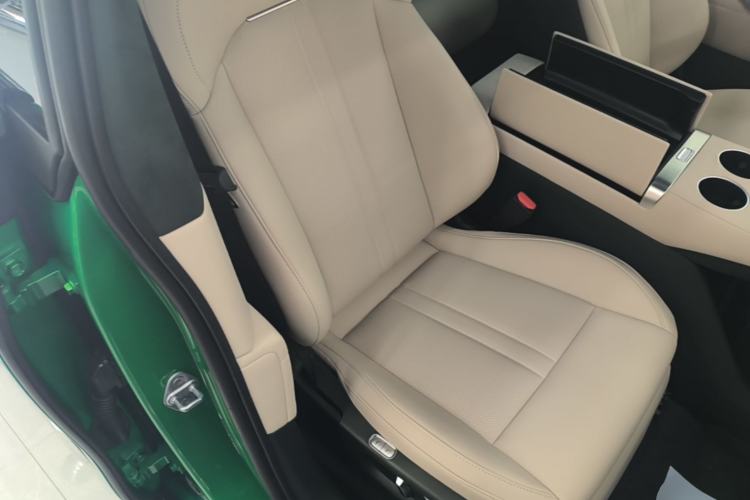 Used Xiaomi Auto YU7 2025 Ultra-Long Range High-Performance All-Wheel-Drive Max Edition Right Front Seat