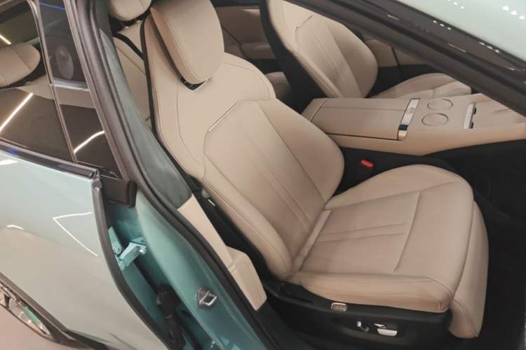 Used Xiaomi Auto YU7 2025 Ultra-Long Range High-Performance All-Wheel-Drive Max Edition Right Front Seat