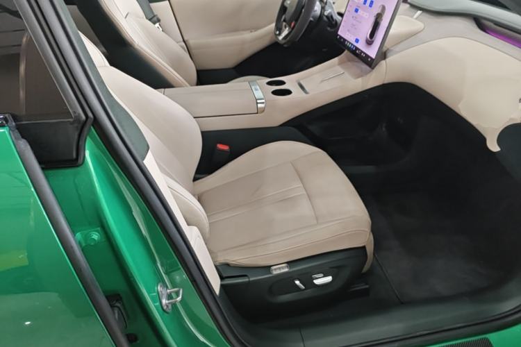 Used Xiaomi Auto YU7 2025 Ultra-Long Range High-Performance All-Wheel-Drive Max Edition Right Front Seat
