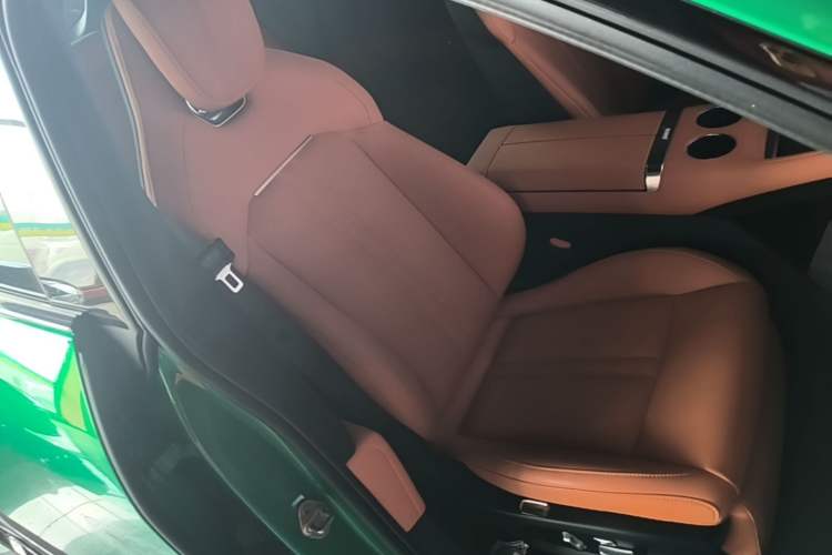 Used Xiaomi Auto YU7 2025 Ultra-Long Range High-Performance All-Wheel-Drive Max Edition Right Front Seat