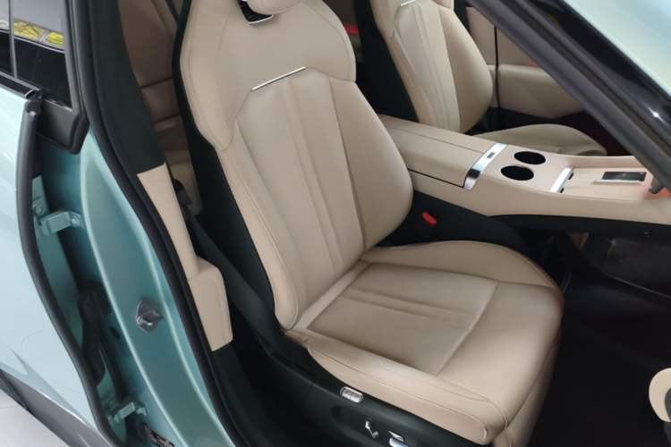 Used Xiaomi Auto YU7 2025 Ultra-Long Range High-Performance All-Wheel-Drive Max Edition Right Front Seat