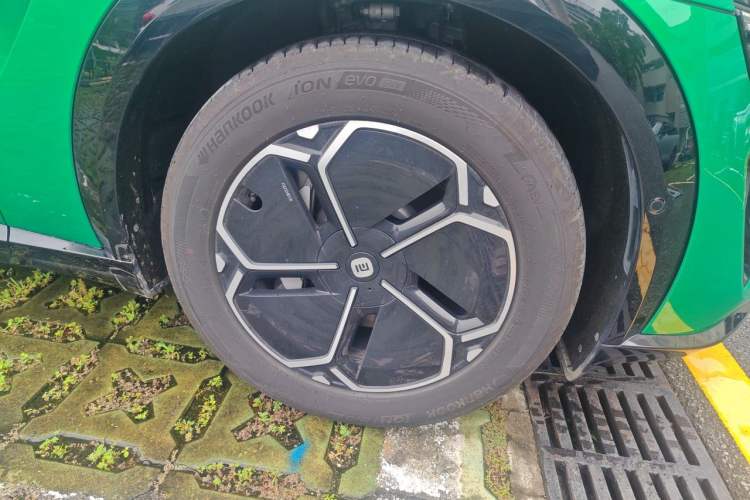 Used Xiaomi Auto YU7 2025 Ultra-Long Range Rear-Wheel Drive Version Right Front Wheel Hub